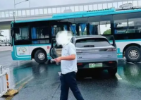 用户试乘问界M5出事故受伤 背后真相实在让人惊愕