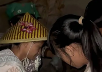 舆论漩涡中的网红小英一家 到底发生了什么？