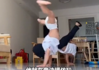 4岁萌娃穿尿不湿跳街舞 这也太厉害了