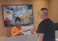 男子自助餐吃得多被赶走?店家回应 称只允许使用店内餐具