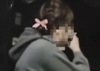 高校男生进女浴室 被抓时扎双马尾 没想到竟然敢进女澡堂