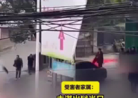 杀人凶手出狱后在受害者家门口摆席 始料未及真相简直太让人气愤