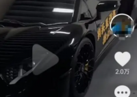 千万豪宅业主在百万豪车上喷字维权 为什么引热议什么原因？