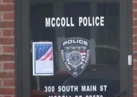 美国一小镇没有警察 警察局全员辞职 为什么辞职什么原因？