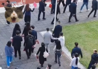 马龙和台湾女学生握手 女粉吃醋 这也太让人羡慕了