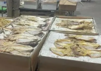 女子买海鲜塑料袋占3斤 这也太无语了