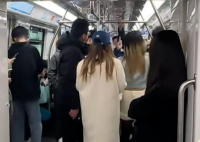 女子称被偷拍 男方:要没拍砸你手机 为什么引争议什么原因？