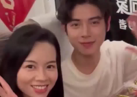 00后小伙高铁相亲成功 女方大13岁 到底是什么情况？