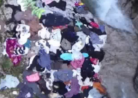 日本深山河流中现大量旧衣服 究竟是怎么样的？