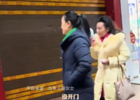 老板被吐槽还没营业连夜赶回 到底是什么情况？