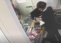 银行回应老人存钱后账户数额少千元 内幕曝光简直太意外了