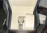 手机半夜自己下单1.5万元手表 为什么引热议什么原因？