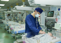 男宝先天性腹裂 肠胃裸露在外 事件始末2025最新消息