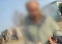 男子车祸现场吃瓜 被民警查出酒驾 究竟是怎么回事？