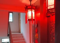 男子家门口布置风水阵吓坏邻居 这也太吓人了