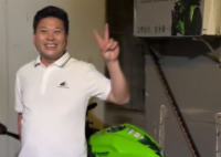 50岁爸爸的机车梦被6个子女实现了 父亲坐在机车上开心得像个孩子