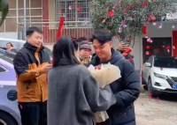 00后小伙把大学班主任娶回家 到底差几岁？