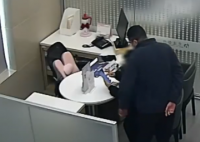 老人不要利息取款100万 柜员秒报警 究竟是怎么回事？