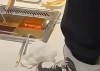 顾客获6千退款才知海底捞小便事件 简直太意外了