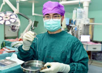 颅内寄生活虫8年 医生追踪半年活捉 始料未及真相简直太意外了