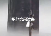 钓鱼佬被困河中 男子用无人机吊上岸 仅用2分钟就成功将被困者吊运至安全地带