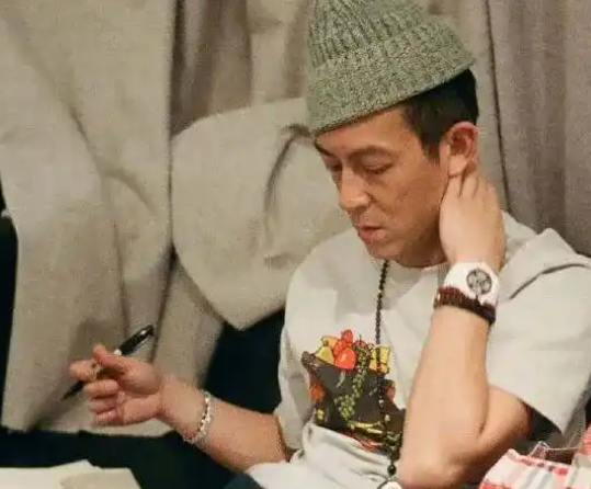 陈冠希经纪人回应飞机争执 为什么引争议？