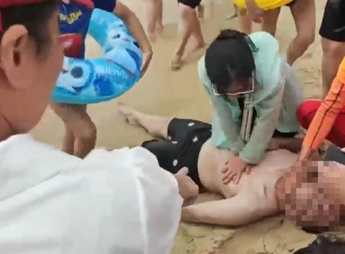 男子海边溺水 女孩挺身而出挽救生命 事件始末2025最新消息