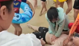 男子海边溺水 女孩挺身而出挽救生命 事件始末2025最新消息