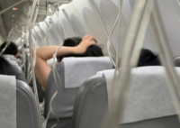 客机高空急坠亲历者:给老公写了遗书 始料未及真相简直太意外了