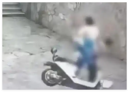 两高中生骑电动车撞墙身亡 家属发声 原因竟是这样太无奈了