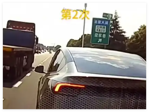 特斯拉高速上连续5次别停后车 内幕曝光简直太意外了