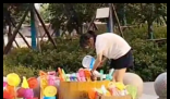 14岁女孩摆摊卖玩具25天赚2000元 到底是怎么做到的？