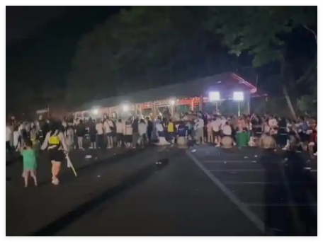 贵州一漂流景区大量游客滞留至半夜 究竟是怎么回事？