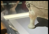 青铜器展柜内有一部手机 博物院回应 内幕曝光简直太意外了