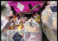 山姆配送员电动车挂满大件货物 为什么这么多东西？